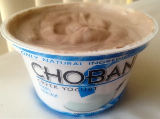 I love mixing chocolate sauce with my yogurt. It tastes like cheesecake!|Alena Eydlishさん