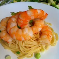 Snapdishの料理写真:Simple Garlic Shrimp & Pasta|trina phamさん