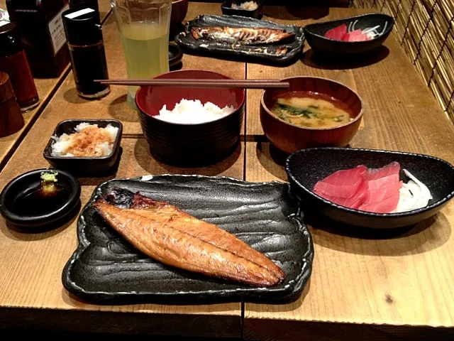 Snapdishの料理写真:鯖の醤油漬けとマグロの刺身|ゆかりさん