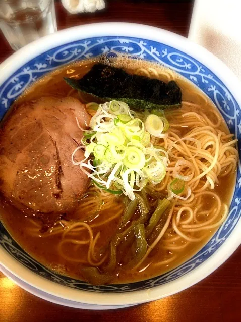 Snapdishの料理写真:醤油ラーメン大盛り|ナナイロユアさん