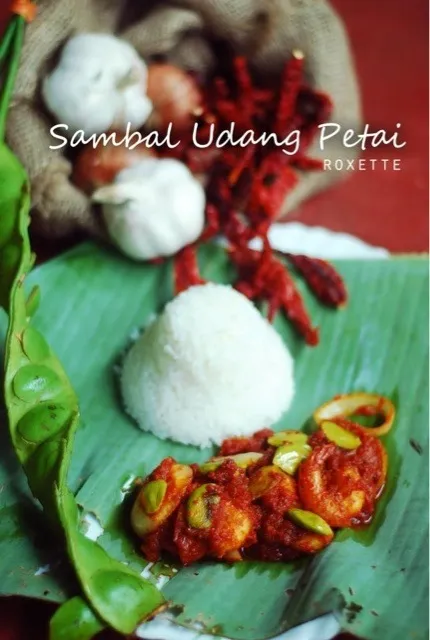 Snapdishの料理写真:Nasi lemak with prawn sambal..|roxette roszeitaさん