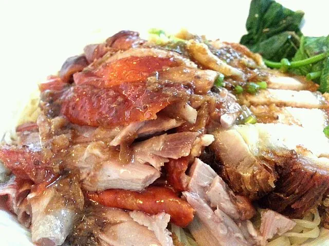 บะหมี่เป็ดหมูกรอบแห้ง|Marujo Mullerさん