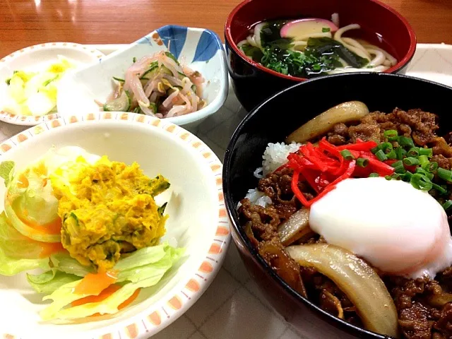 社食。焼肉丼。|osayanさん