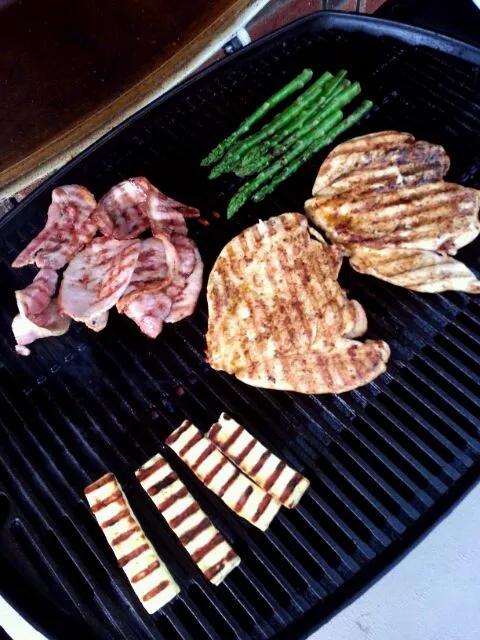 Chicken with grilled asparagus and alumni.|craigさん