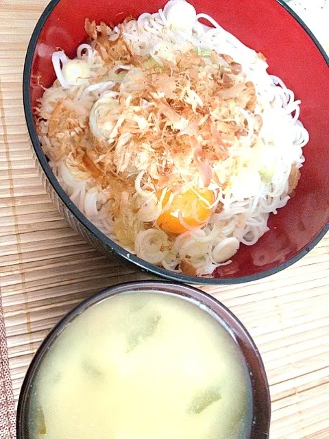 Snapdishの料理写真:納豆釜玉そうめん。|。さん