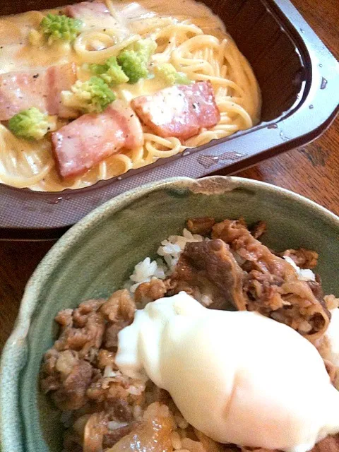 厚切りベーコンカルボナーラとすき家の牛丼|なりぶらぶさん