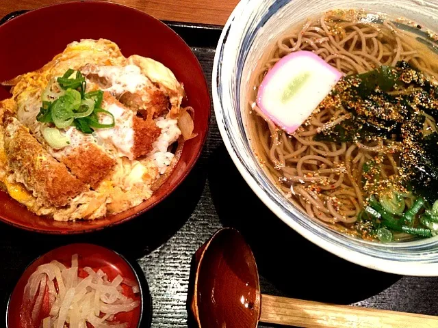 Snapdishの料理写真:Katsudon&Hot Soba!for my dinner w/Neaj!|Dezza Tsuchiyaさん