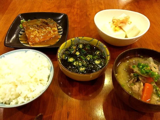 鯖の味噌煮 豚汁 オクラともずく|masakotoyoさん