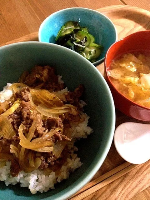 Snapdishの料理写真:牛丼、味噌汁、酢の物|にゃんこ♪さん