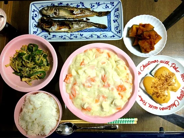 晩御飯＊シチュー、もやしとピーマンのカレー炒め、ハタハタ、かぼちゃの煮物、はんぺんのマヨ味噌焼き|まゆめろさん