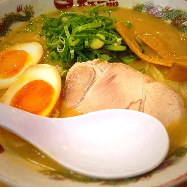 天下一品中河原店のこってりラーメン(味玉入り)|たにたにさん