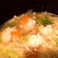 鶏肉団子入り野菜スープ|ELLYさん