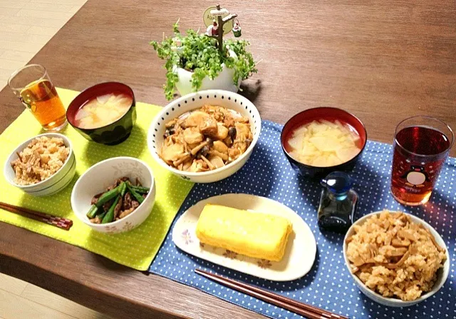 Snapdishの料理写真:筍ご飯、出し巻き卵、牛肉とオクラの甘辛炒め、里芋と厚揚げとキノコの醤油煮、大根のお味噌汁|pentarouさん