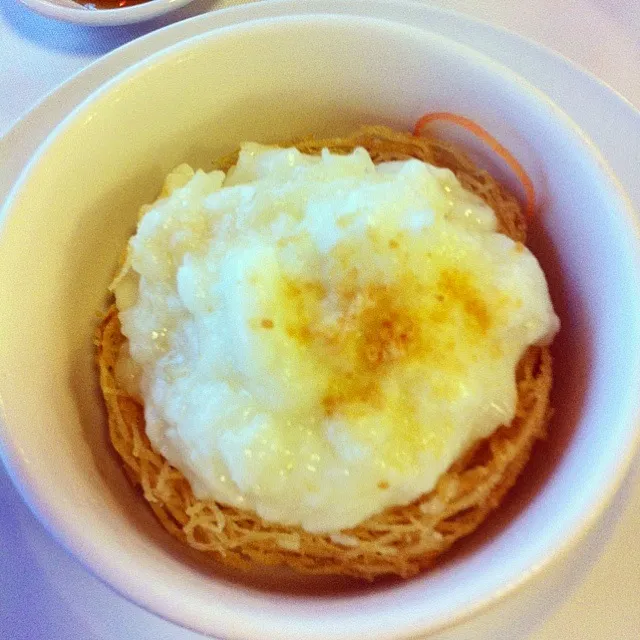 Crispy noodle with white egg|Sirisopaさん