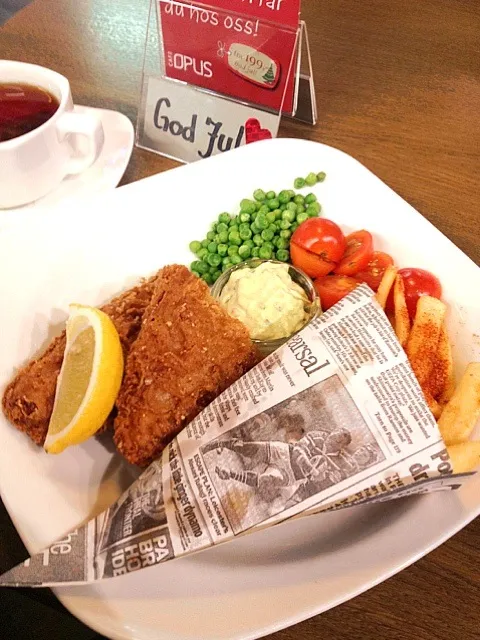 Snapdishの料理写真:Fish and chips|cainharukaさん