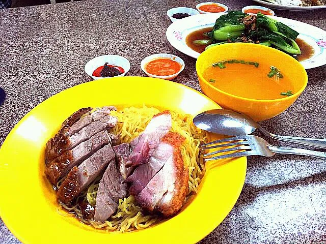 Roast Duck & Pork with egg noodles @ 港式烧腊， Raffles Place|genさん