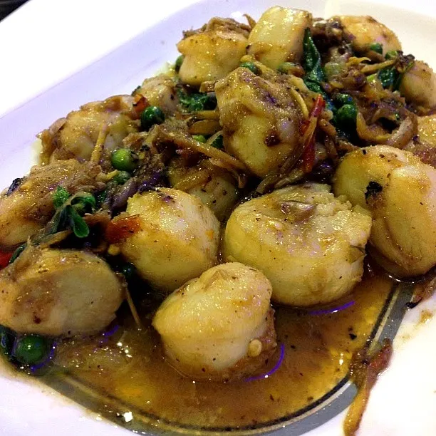 หอยเชลล์ผัดฉ่า Stir fried scallop with herb|@bangkokさん