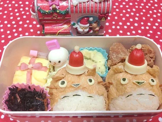 妹に♡いなり寿司でトトロサンタ弁当|休日限定ままさん