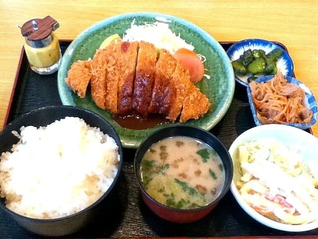 トンカツ定食 ヾ(＠⌒ー⌒＠)ノ|シュンさん