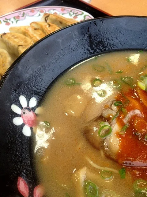 餃子の王将、ピリ辛こってりラーメン、餃子|いぐあなさん