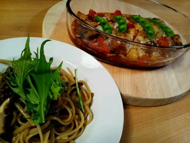 Snapdishの料理写真:舞茸と水菜の醤油麹パスタ&野菜ゴロゴロチーズたっぷり煮込みハンバーグ♪|goさん