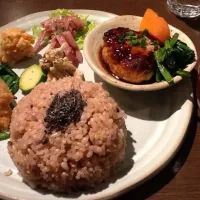 Snapdishの料理写真:日替りプレート 黒豚ハンバーグ 和風ソース|吉田光さん