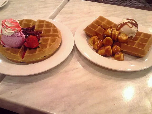 Snapdishの料理写真:Waffles|Kor Shyn Lynさん