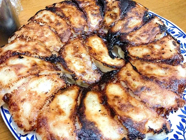 まもなく販売 餃子一丁目の餃子！|ライアンさん