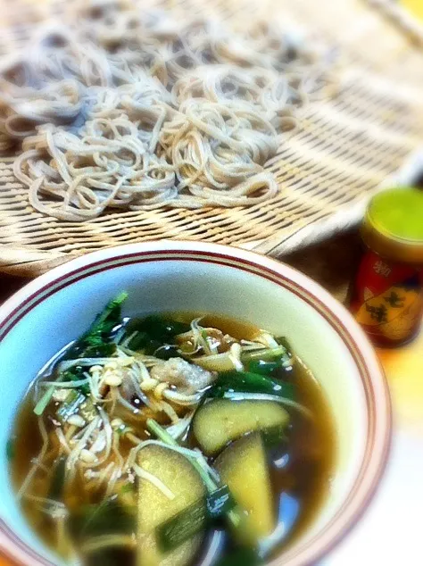 明日は休みなので、厚削りでしっかり出汁引いてけんちん蕎麦。この汁だけで飲める！^ ^|hoppycowさん