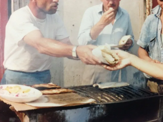 Snapdishの料理写真:サバの塩焼きサンド|肉大好きさん