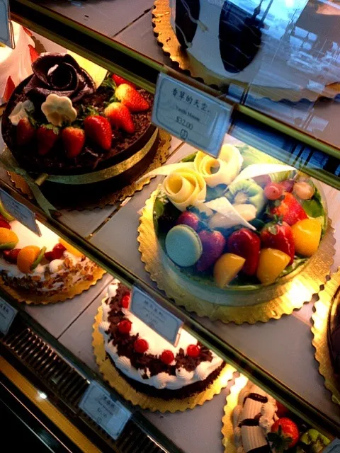 I orderd cake for our Christmas party〜|Hideki Manabeさん