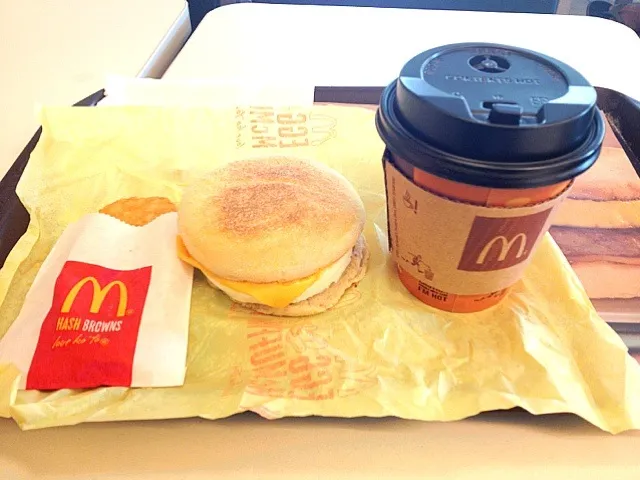 EGG McMUFFIN with coffee & Hush brown in Philippines (101 pesos)|Yoku kuu kyaku daさん