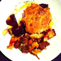 Beef and root vegetable pot pie with cheddar biscuits.|Meredith Humbrachtさん