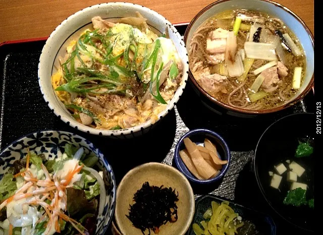 長(早稲田)のランチ『浅蜊と豚肉の柳川丼+焼葱と鶏肉の南蛮そば』|かずひこさん