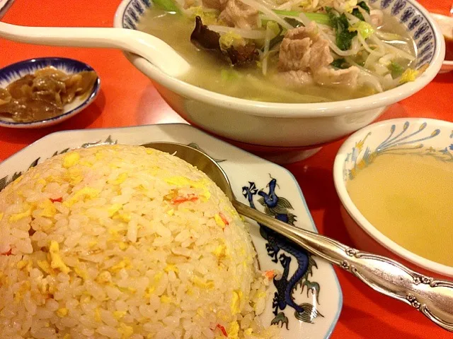 カニ炒飯ともやし入り塩ラーメン|コリキ@札幌さん