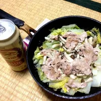 Snapdishの料理写真:白菜と豚肉としめじの蒸し焼き|あみたにさん