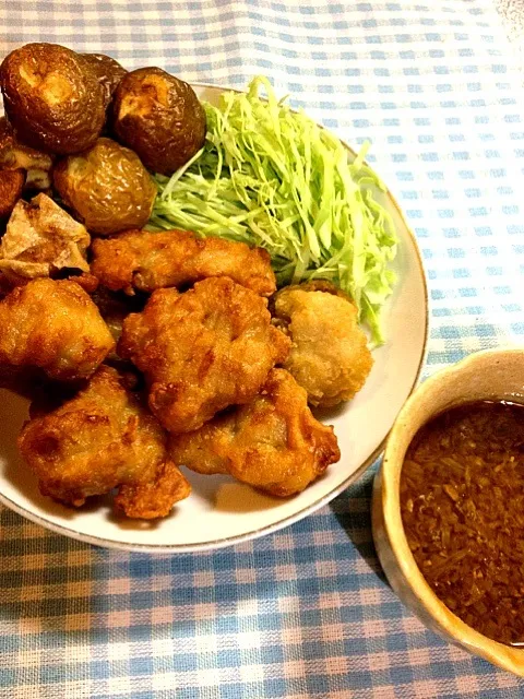 唐揚げ、じゃがいもの素揚げ、揚げシュウマイ、油淋鶏風たれ|たびもかさん