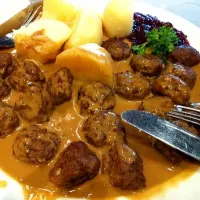 Snapdishの料理写真:Yummy Ikea meatballs|Valencia Seahさん