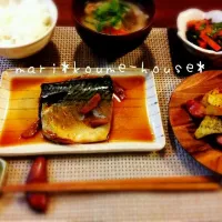 Snapdishの料理写真:鯖の生姜煮*やみつきカレーポテト*人参のニラ醤油漬け*豚汁(*^^*)+ご飯