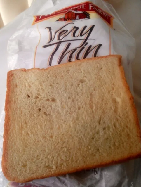 Here's a slice of very thin bread.|Alena Eydlishさん