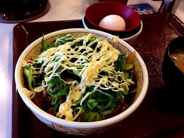 Snapdishの料理写真:すき家 ねぎマヨ牛丼 たまご付き|あすみさん