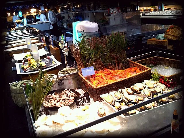 Snapdishの料理写真:seafood: mussels, prawns, oysters|genさん