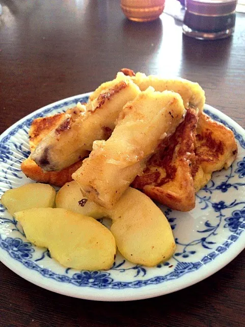 Snapdishの料理写真:フレンチトースト焼きバナナのせ|YAJIさん