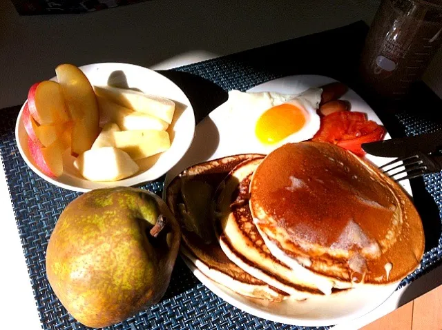 ラフランスのある、休日の朝食|主夫さん