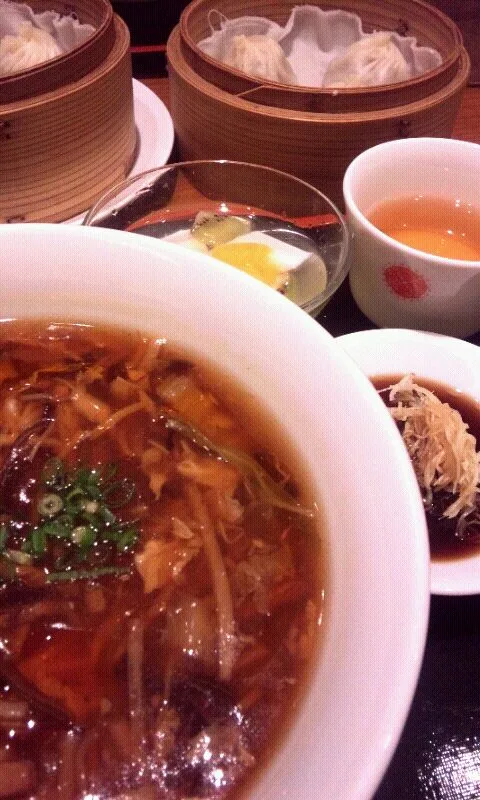 酸辣湯麺と小籠湯包( * ´ ρ ` * )|まあるさん