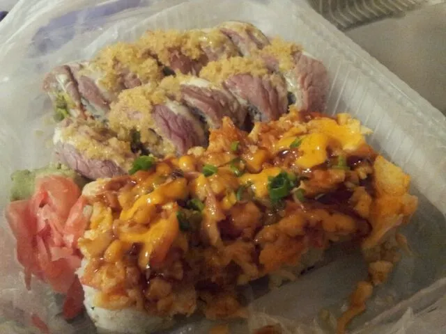 Snapdishの料理写真:volcano roll + filet mignon roll|Desiさん