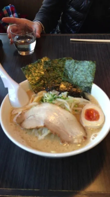 濃厚とんこつ醤油ラーメン|ツツヤンさん