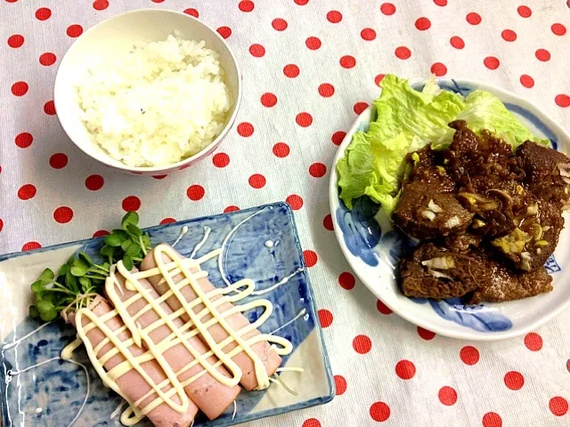 鹿肉の生姜焼き、かいわれハム巻き、ごはん|ゆりさん