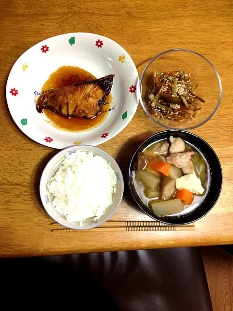 ブリの照焼き、きんぴら、けんちん汁|ゆうたんさん