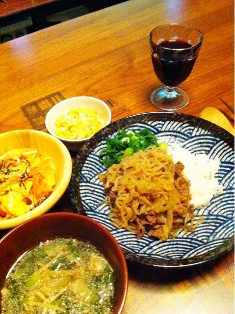 牛丼、もつ鍋残りスープ、和風サラダ、ツナポテトサラダ|二宮みさきさん